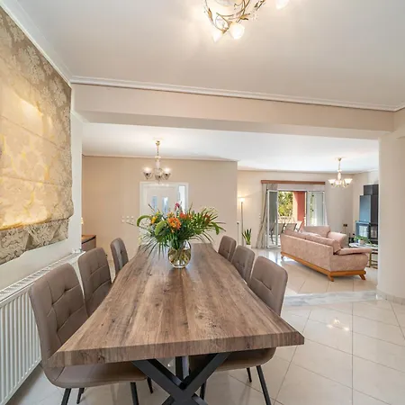 Ritrovo Βίλα Σάμη